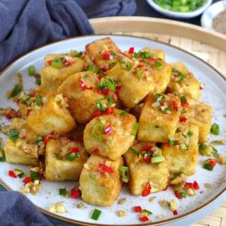 Salt and Pepper Tofu (Jiao Yan Dou Fu, 椒盐豆腐)