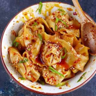 Sichuan Spicy Wonton In Chili Oil (红油抄手)