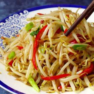 Mung bean sprout stir-fry & homegrown method