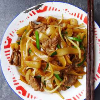 Beef Chow Fun (Beef Ho Fun, 干炒牛河)
