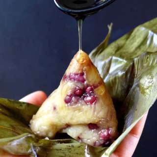 Zongzi: Chinese sticky rice dumpling (粽子)