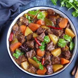 Chinese Beef Stew with Potatoes (土豆炖牛肉)