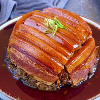 Mei Cai Kou Rou (Steamed Pork Belly/梅菜扣肉)