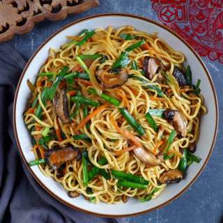 Longevity Noodles (Yi Mein)