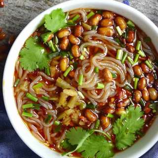 Suan La Fen (Hot and sour noodle soup/酸辣粉)