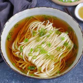 Yang Chun Mian (Warm Spring Noodle Soup, 阳春面)