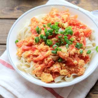 Tomato Noodles with Fried Egg