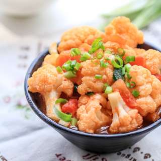 Easy Cauliflower Stir-Fired with Tomatoes