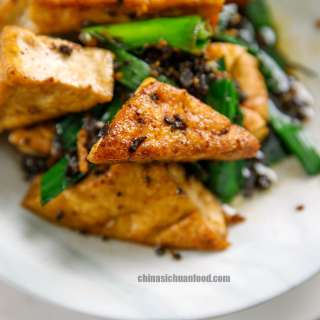 Pan-fried tofu with black bean sauce
