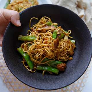 Braised Noodles with Green Beans