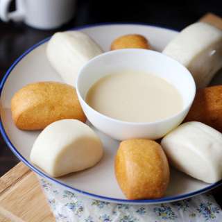 Fried Mantou with condensed milk