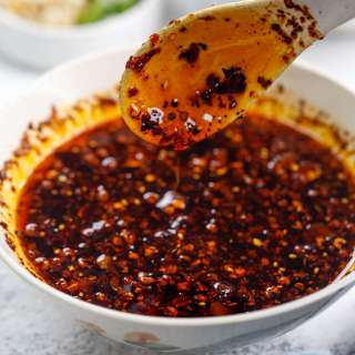 How to Make Chinese Red Oil (Difficult Version)