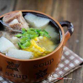Healthy Pork Soup with Radish and Corn