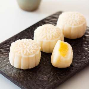 Snow Skin Mooncake-Video Recipe with Custard Filling