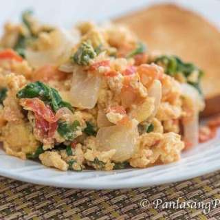 Scrambled Eggs with Tomato, Onion, and Spinach