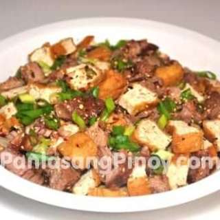 Tokwat Baka (Fried Tofu and Grilled Beef in Vinegar Sauce)