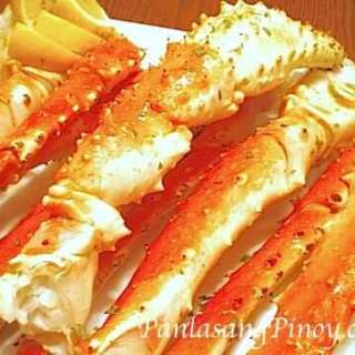 Baked King Crab Legs with Garlic Lemon Butter Sauce