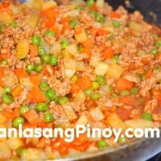 Chicken Giniling with Green Peas