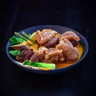 Crispy Pata Kare Kare