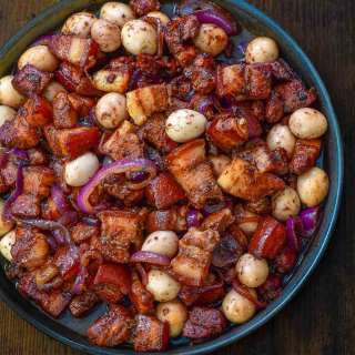 Pork Belly with Boiled Eggs in Oyster Sauce