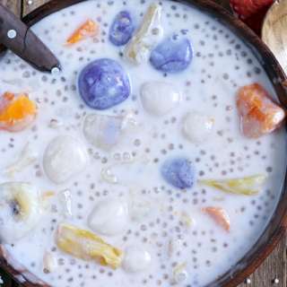 Ginataang Bilo bilo (glutinous rice balls in coconut milk)