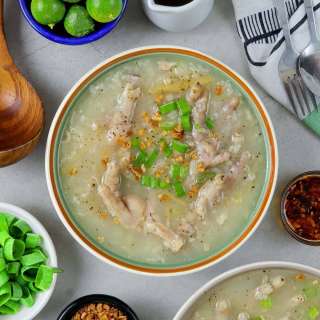 Arroz Caldong Paa ng Manok (Congee with Chicken Feet)