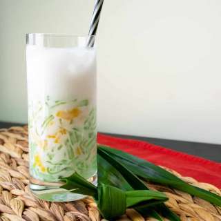 Bubble Tea Noodles in Coconut Milk (Lod Chong Singapore / Cendol)