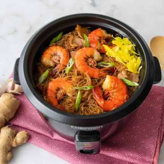 Rice Cooker Noodles with Shrimp and Ginger