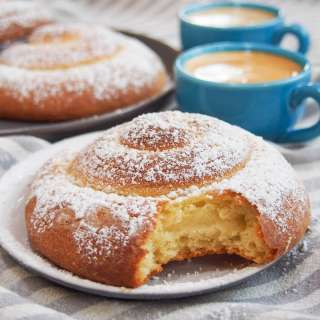 Pan de Mallorca (Puerto Rican sweet rolls)