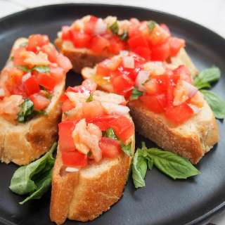 Smoked salmon bruschetta