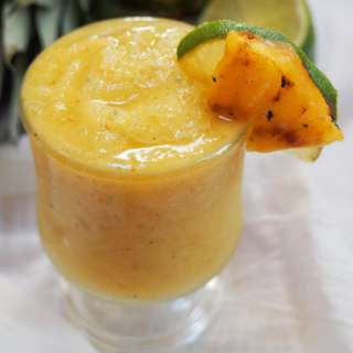 Frozen pineapple daiquiri