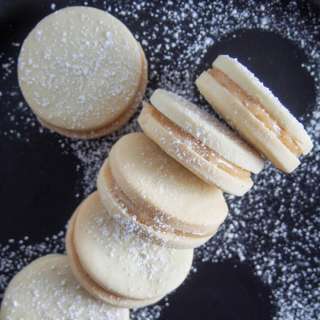 Alfajores (dulce de leche sandwich cookies)