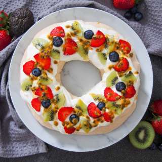 Pavlova wreath