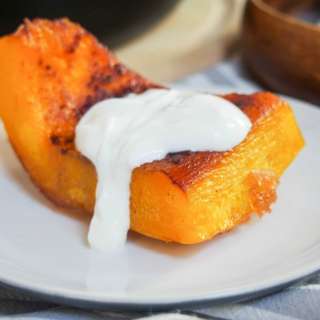 Kaddo bourani (Afghan pumpkin with yoghurt sauce)