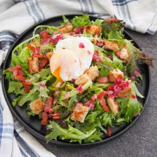Salade Lyonnaise (Lyonnaise salad)
