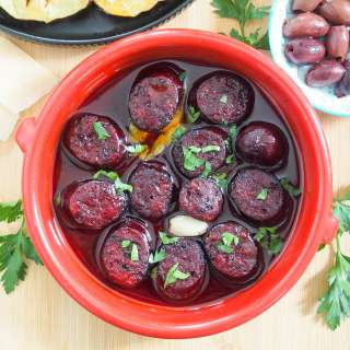 Chorizo al vino tinto (chorizo in red wine)