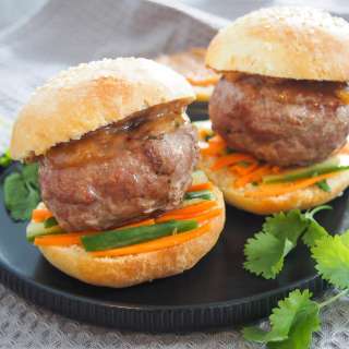 Chicken satay burgers