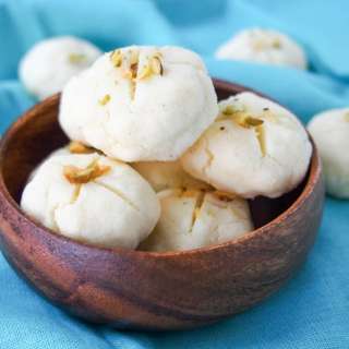 Persian rice cookies (nan-e berenji)