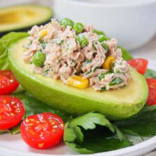 Tuna stuffed avocado (palta rellena de atun)