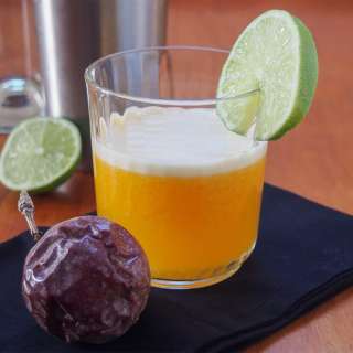 Maracuya sour (passion fruit pisco sour)