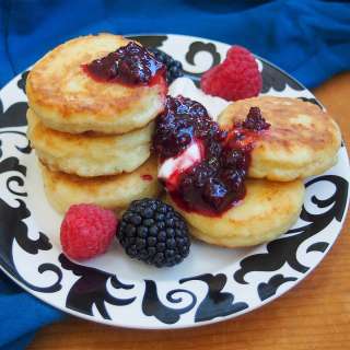 Syrniki (Ukrainian/Russian cheese pancakes)