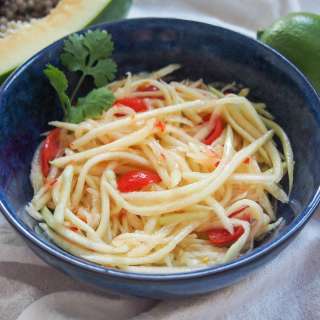 Lao green papaya salad