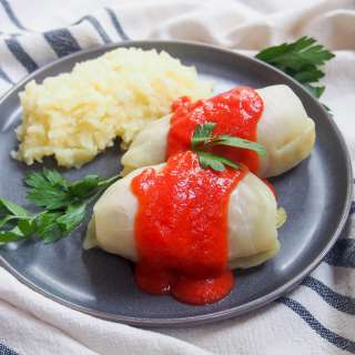 Golabki (Polish stuffed cabbage rolls)