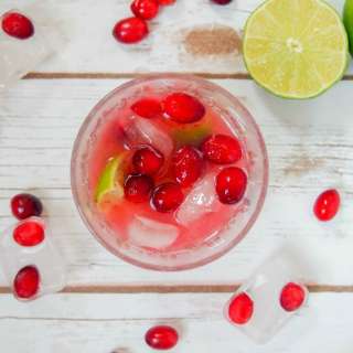 Cranberry caipirinha