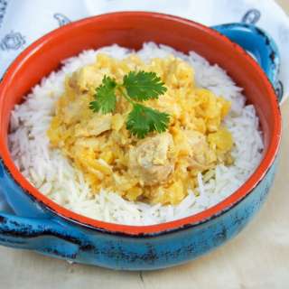 Slow cooker pineapple chicken curry
