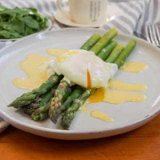 Asparagus with easy blender hollandaise sauce