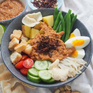 Gado gado (Indonesian salad with peanut sauce)