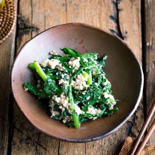 Chrysanthemum Greens and Tofu Salad (Shungiku Shiraae)