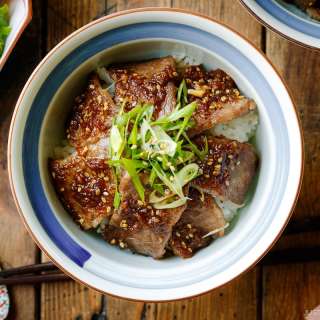 Yakiniku Don (Japanese Grilled Beef Bowl)