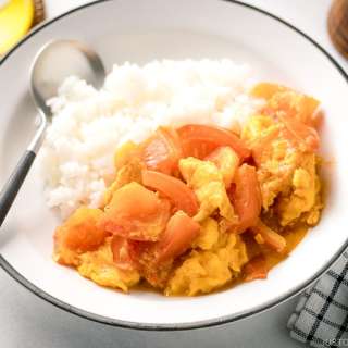 Stir-Fried Tomatoes and Eggs